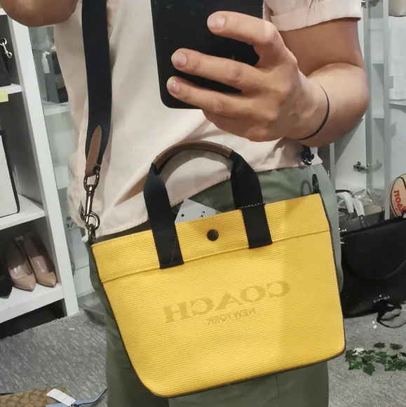 Coach mini Tote - Picture 6 of 6